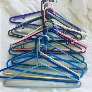 Lot of 20-piece hanger